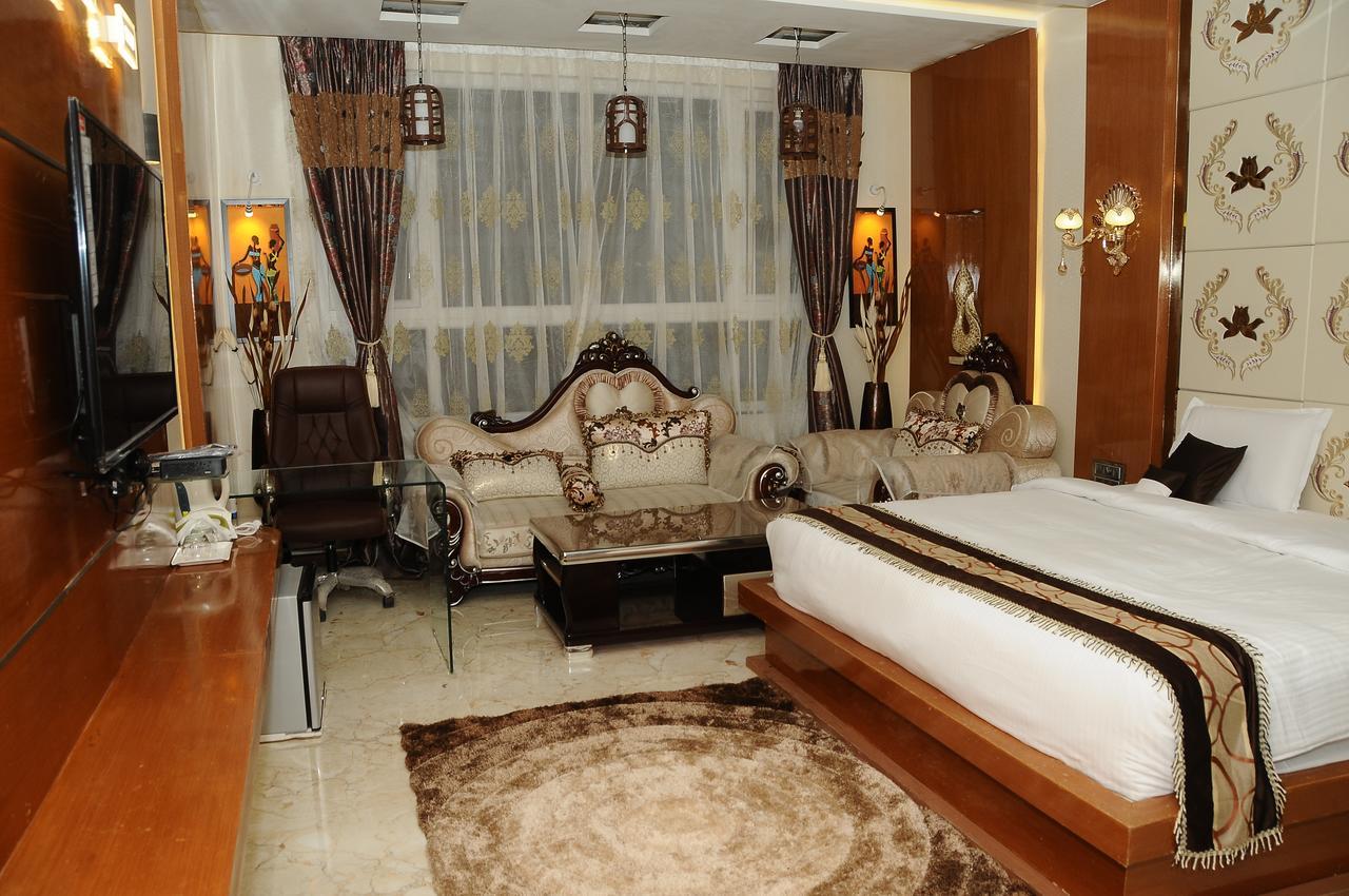 Hotel Rajahamsa Anantapur Eksteriør billede